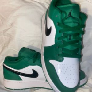 Air Jordan 1 Pine Green